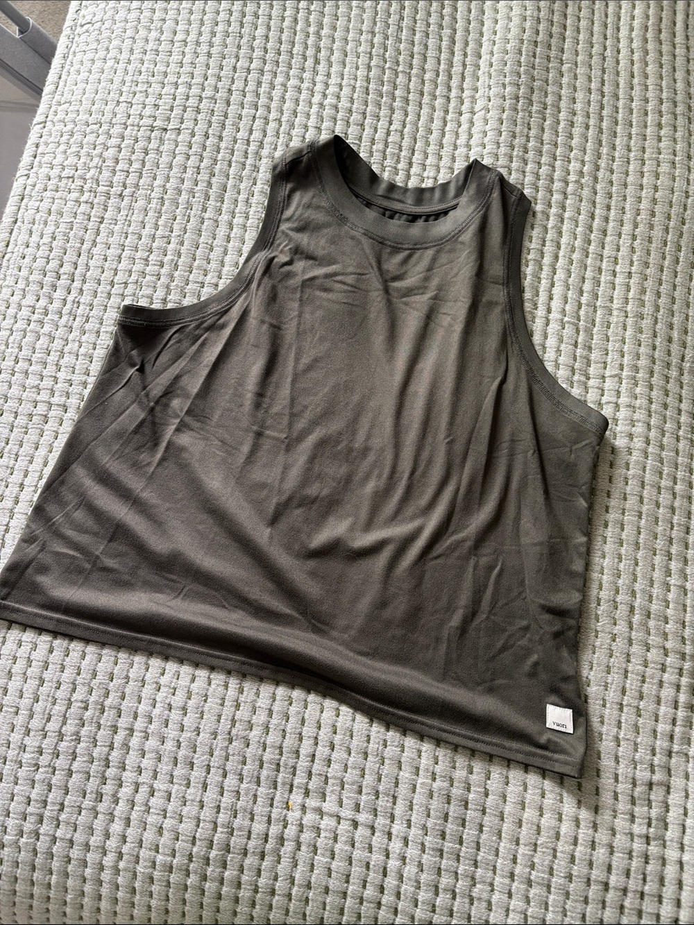 Vuori  Women’s Sleeveless Tank Top in Olive Green